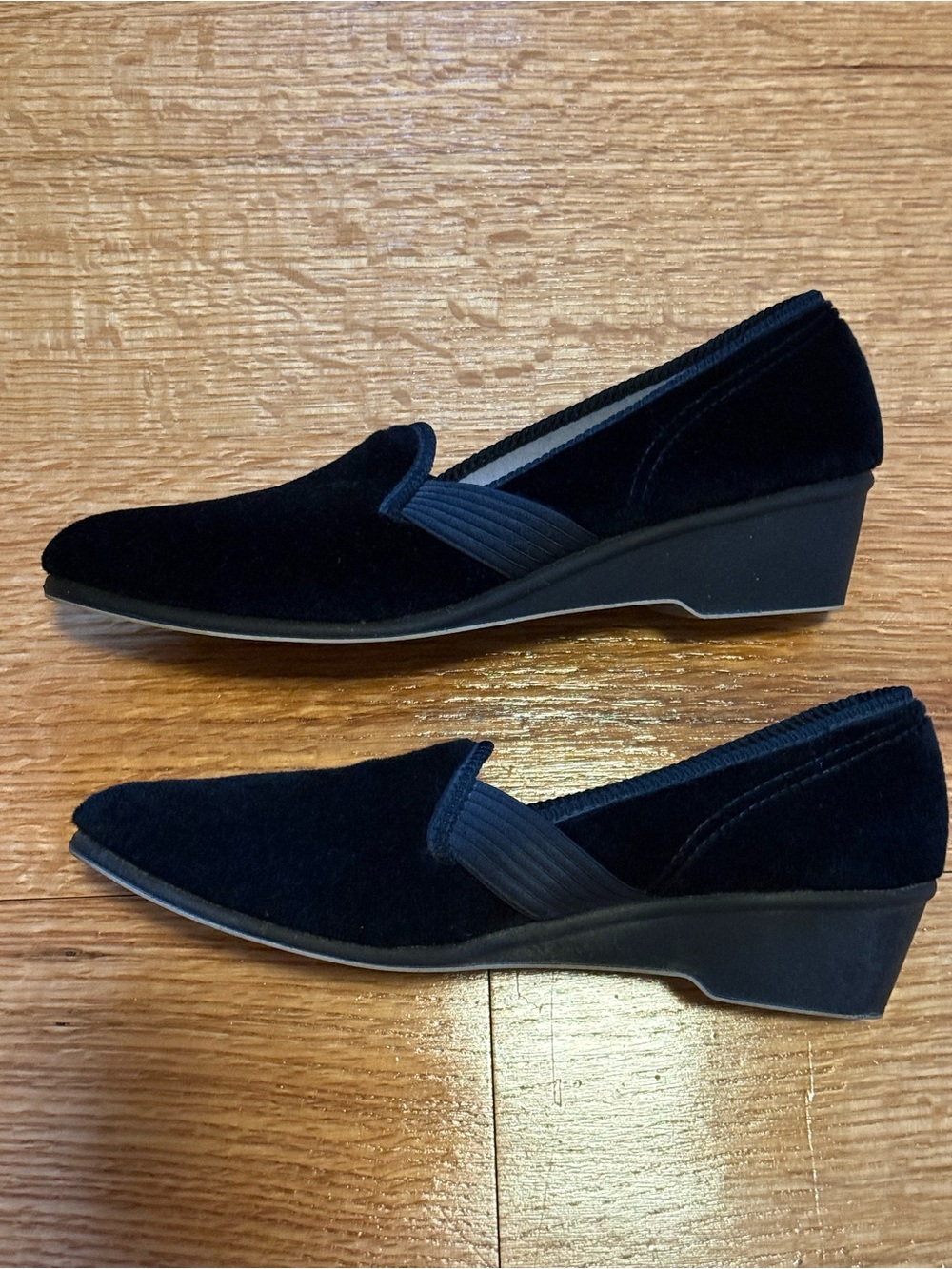 Foamtreads Black Women's Slip-On Comfort Shoes With Low Heel, Size 8 XW